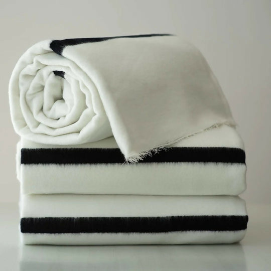 Ingcawe Xhosa Throw in White and Black