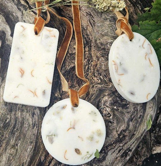 Autumnal Soy Wax Hanging Decoration, Cedarwood & Jasmine Fragrance, Botanical Air Freshener and wax melt.