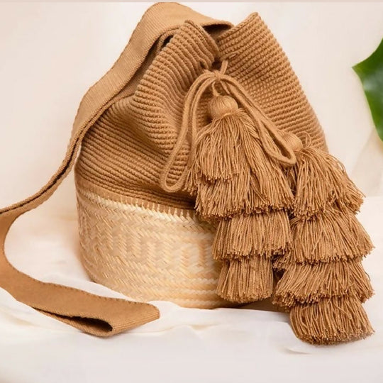 Isabel Taupe Iraca Palm - Based Wayuu Bag