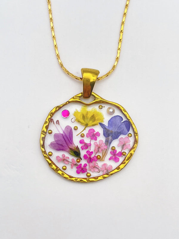 Pendant necklace with lavender and lily flowers