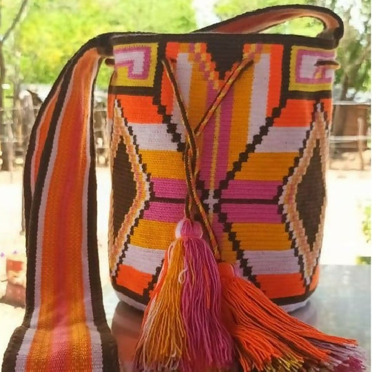 Alegria Handbag - Fashionable Handwoven Design