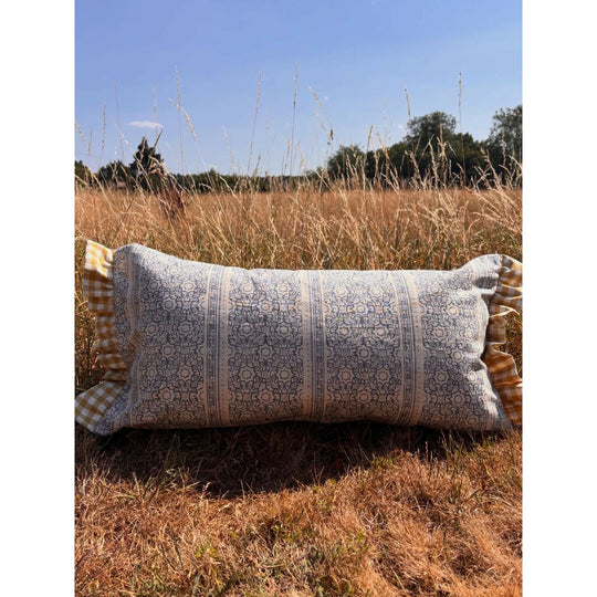 Lumbar cushion with frill edge