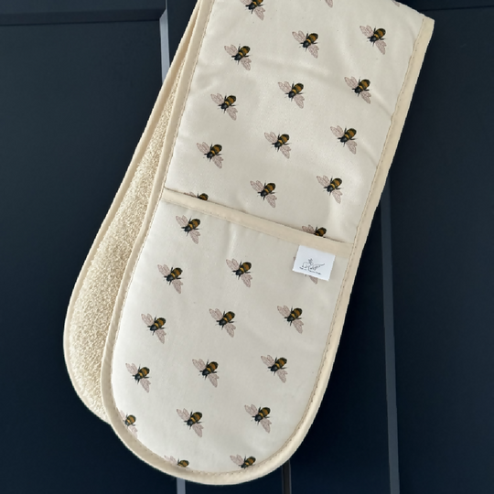 Beautiful Bees Oven Gloves