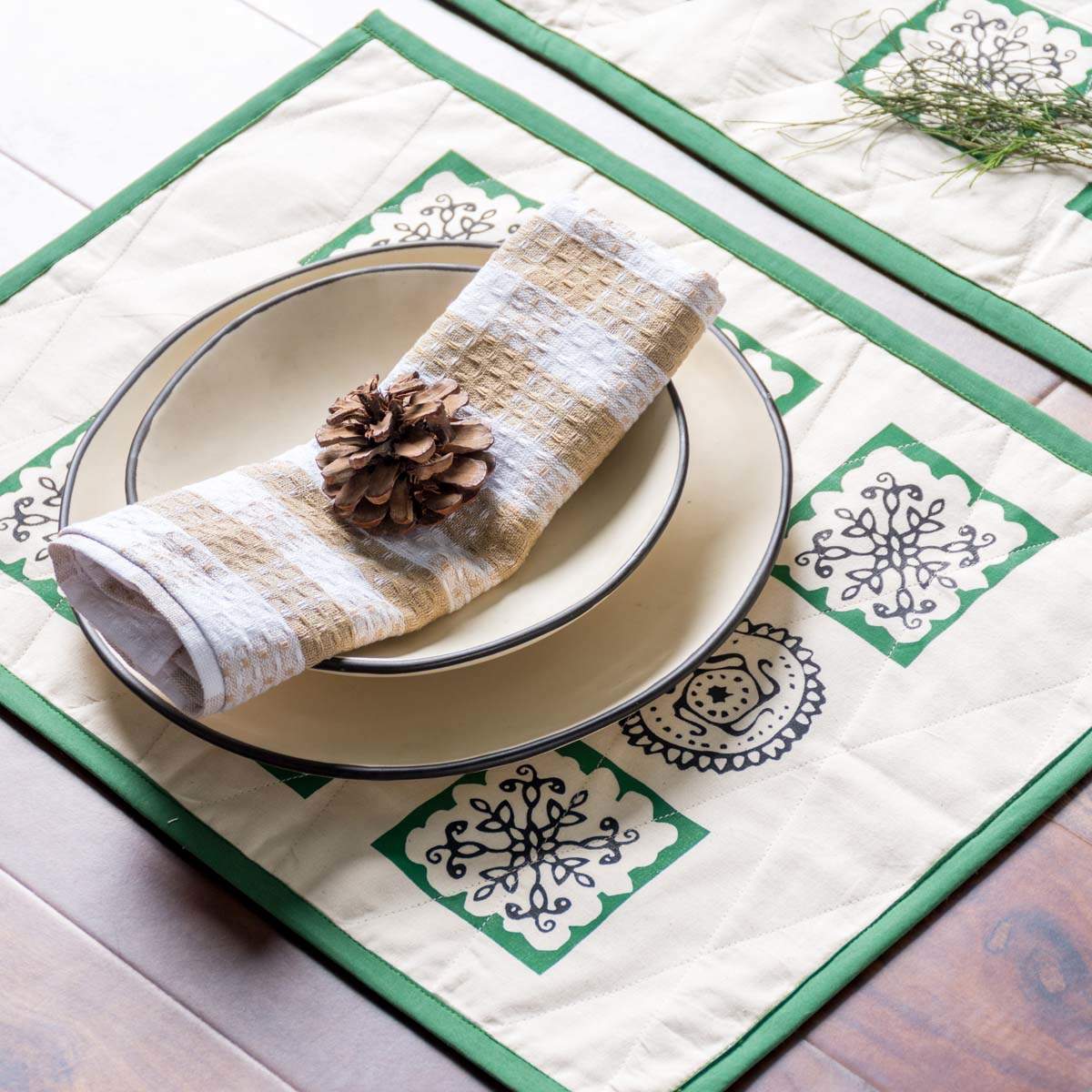 Green Table Runner & Placemats Set