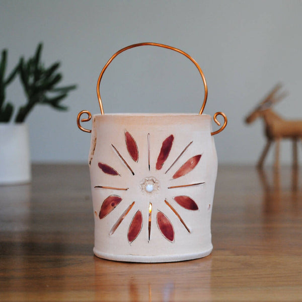Daisy Tealight Holder in White or Burgundy Red