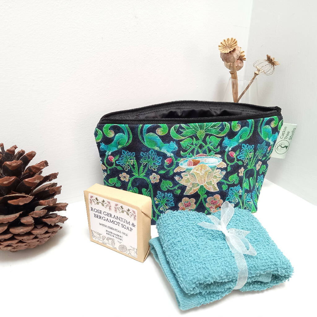 'That Aint a Strawberry Thief' Soap and Flannel Giftset in Cotton Zip Pouch Wash Bag