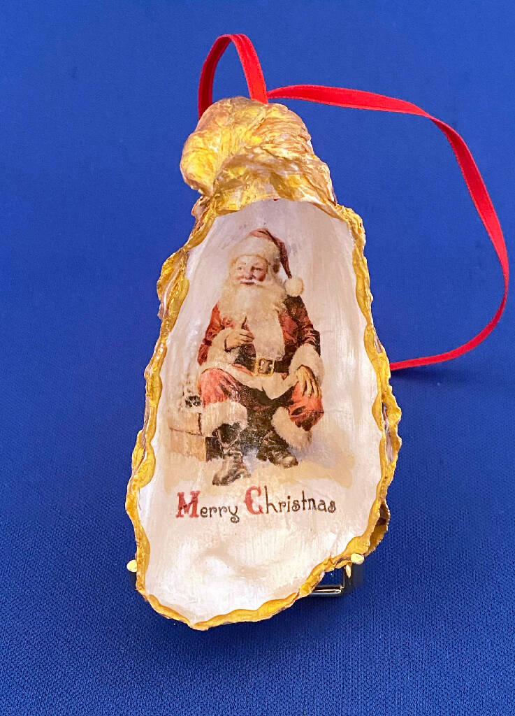 Vintage Santa Seated - Oyster ornament