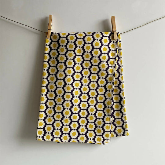 Retro Daisy Tea Towel in Plum