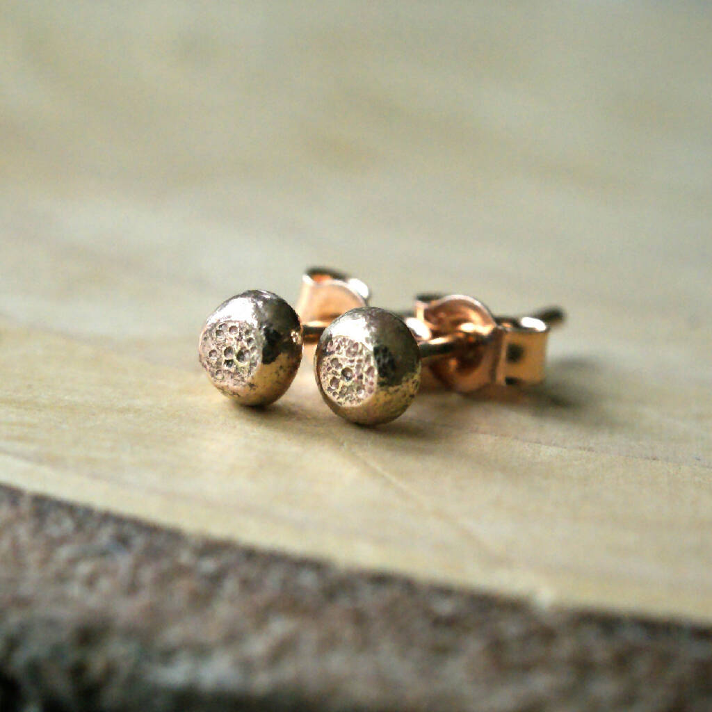 Moon Studs in 9ct Gold
