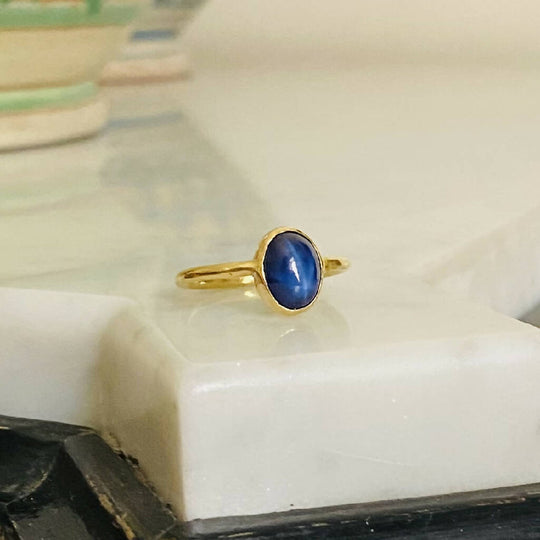 Star Sapphire Ring in 18ct yellow gold - Size K 1/2