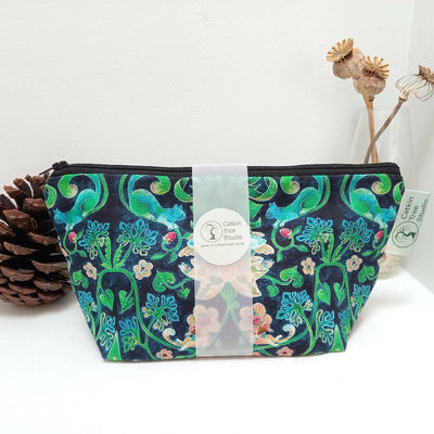 'That Aint a Strawberry Thief' Soap and Flannel Giftset in Cotton Zip Pouch Wash Bag