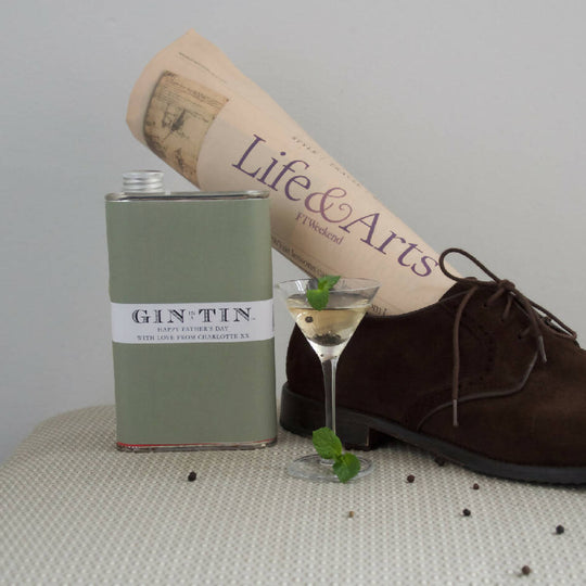 A PERSONALISED GREEN TIN OF GIN