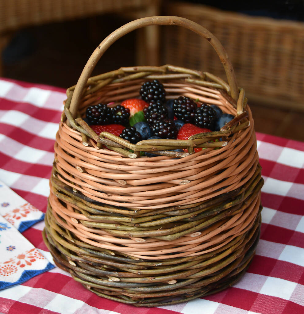 Berry Picking Basket in Mixed Willows