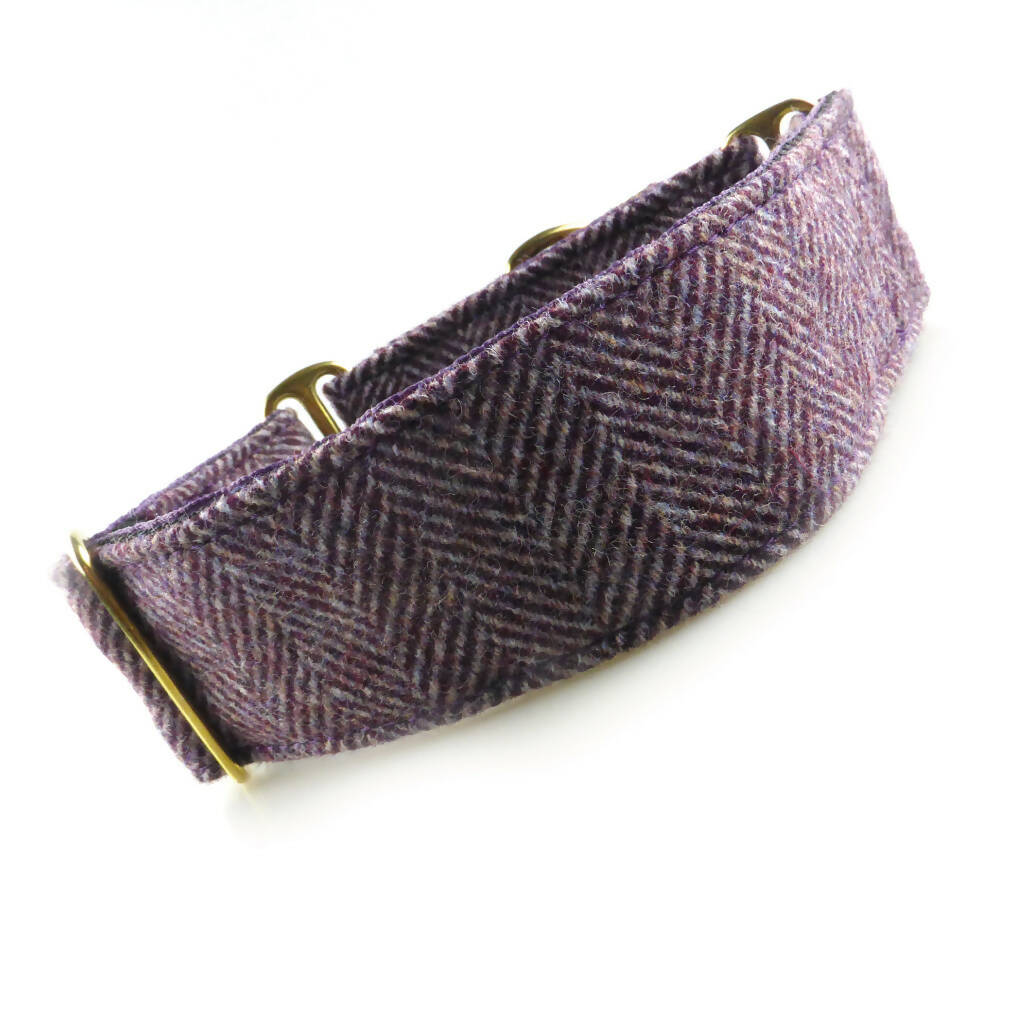 Herringbone Tweed Martingale Collar in Blackberry