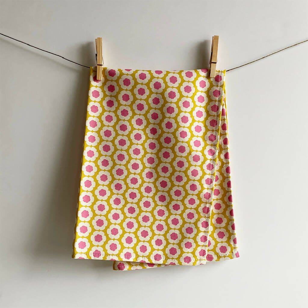 Retro Daisy Tea Towel in Squash