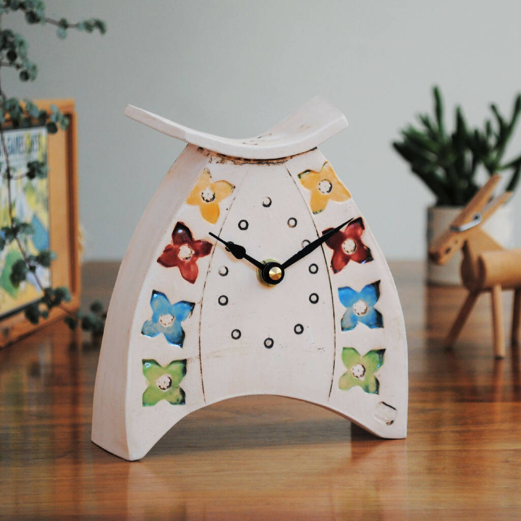 Mantel Clock with Rainbow Pattern